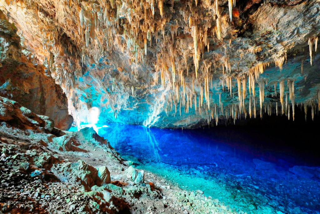 Visita à Gruta do Lago Azul