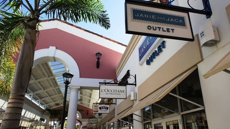 Shopping at Orlando International Premium Outlets in Orlando, Florida 