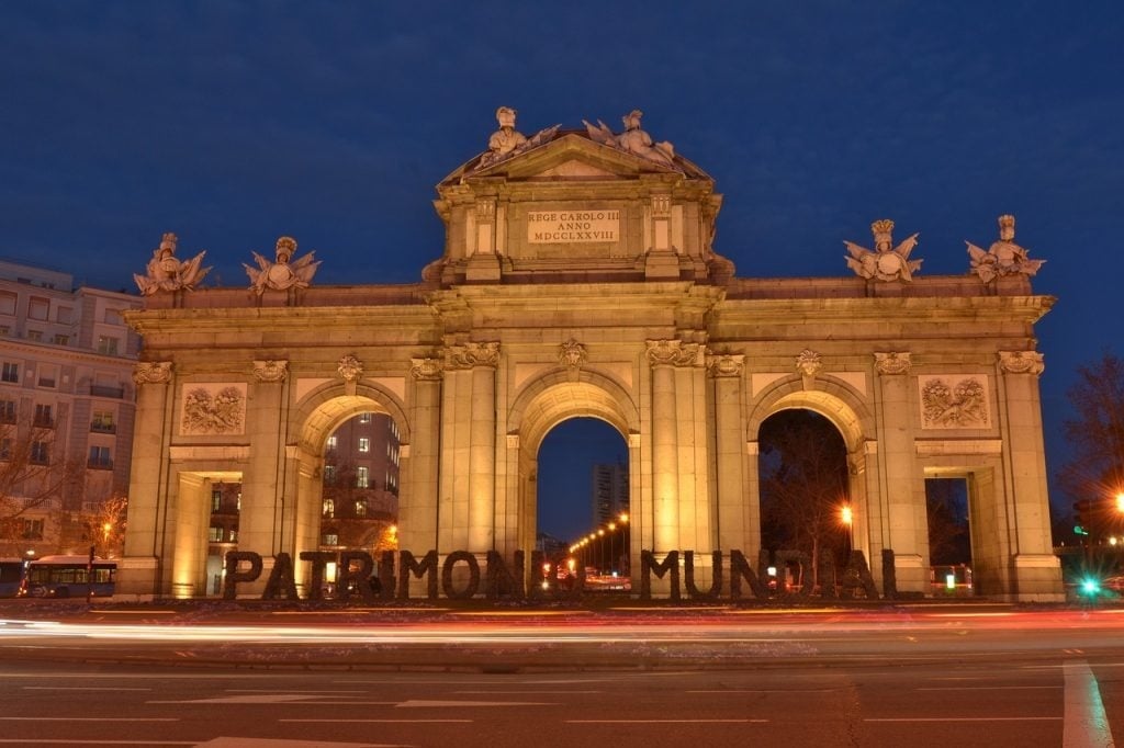 Puerta del Alcalá em Madri a noite