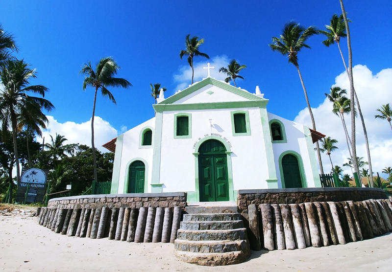 Capela de São Benedito na Praia de Carneiros em Tamandaré