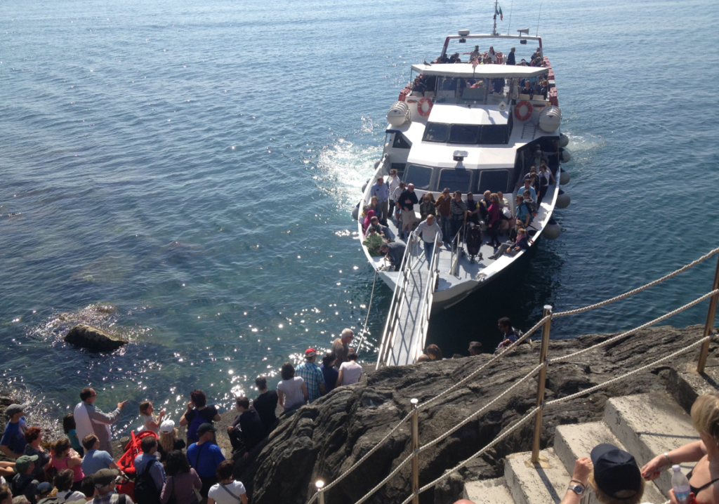 Ferry em Cinque Terre