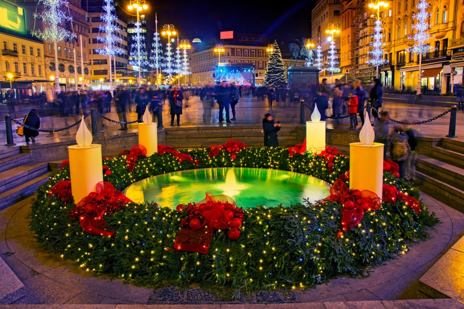 Mercado de Natal na Praça Ban Jelacic